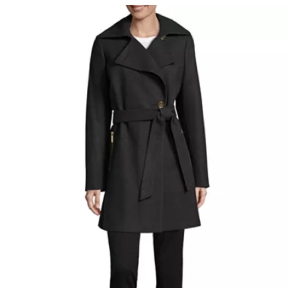Liz Claiborne wool blend coat. Excellent condition! Charcoal color. Size medium
